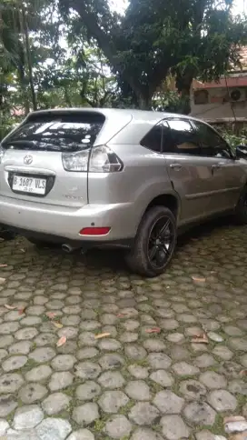 Toyota Harrier. Warna Silver