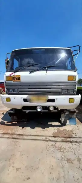 Truk Nissan Comvoi