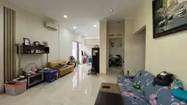 Rumah Hook Depan Rumah Tdk Hadap Tetangga di Springs Gading Serpong