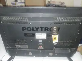 Polytron 32 inci + speaker tower