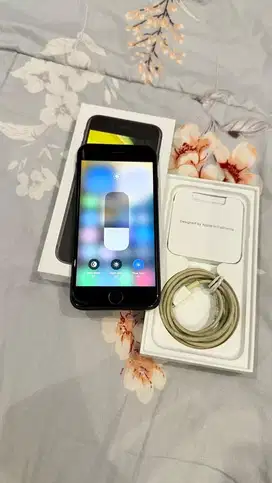 Dijual Iphone SE 2020 Black 256GB Resmi Ibox Lengkap