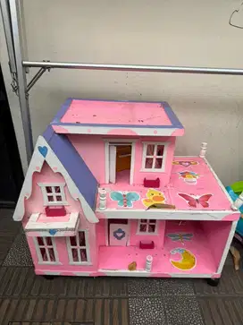 Rumah2an besar ya , hanya rumahnya aja