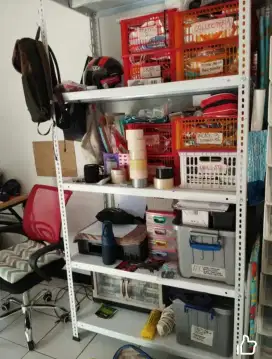 Rak besi. Rak siku. Rak gudang