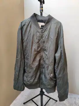 Bomber H&M pria cakep