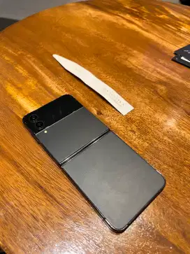 Samsung ZFlip 4  256 GB