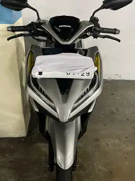 DIJUAL HONDA VARIO 150 - SILVER - KEYLESS - Tangan ke 1 dari Baru