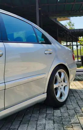 Mercedes-Benz E200K 2004 Bensin