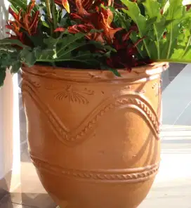 Jual pot besar untuk tanaman bunga atau buah tanah liat warna terakota