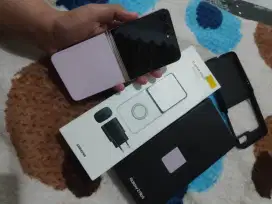 Jual Samsung Z Flip 5 8/256 purple sein pemakaian pribadi