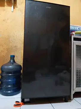 Kulkas 1 pintu merek AQUA