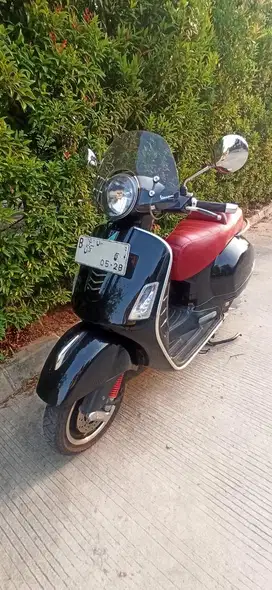 Vespa GTS i-get Black Edition mesin halus