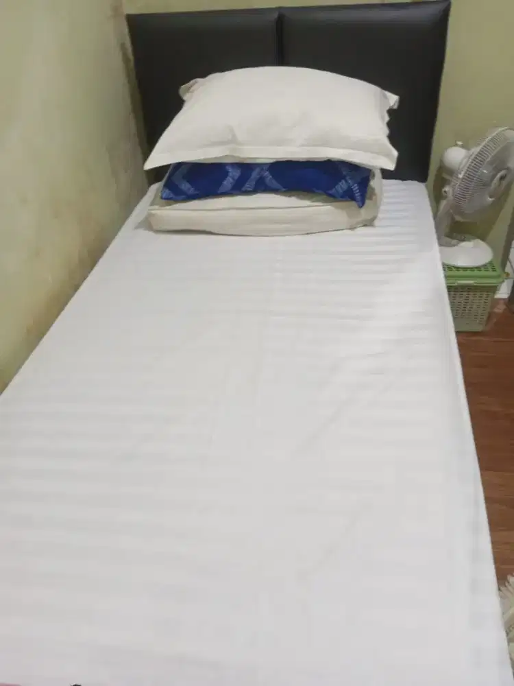 Turun Harga!!Spring bed merk guhdo seperti baru
