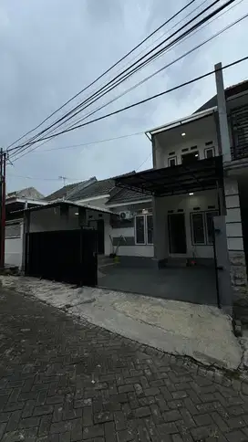 Rumah 2 Lantai Siap Huni di Perum Joyoagung Malang Lokasi Strategis