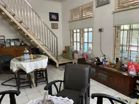 Dijual rumah 1,5 lantai di Klampis Indah H, Surabaya Timur.