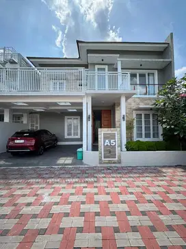 Dijual Cluster Rumah Mewah 2 lantai Fully Furnish Lokasi Strategis