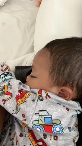 Pengasuh anak pulang pergi atau menetap