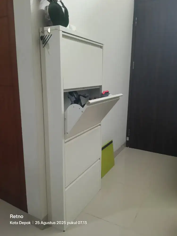 Informa kabinet sepatu