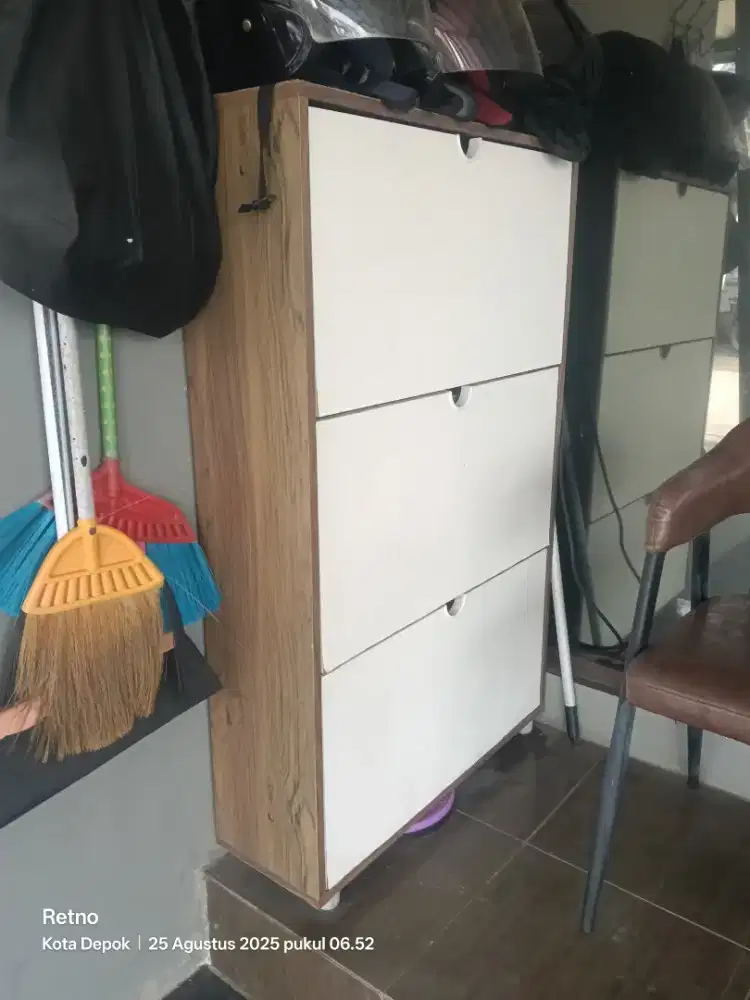 Informa kabinet sepatu