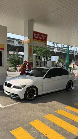 BMW 325i 2010 Bensin