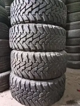 Toyo open country 33x12.50 R20
