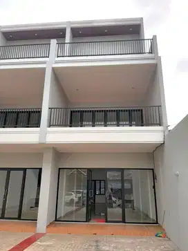 BANGUNAN BARU 3 LT PINGGIR JALAN COCOK UNTUK KANTOR/CAFE/USAHA LAIN