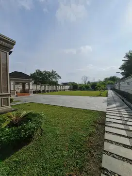 Rumah mewah siap huni  halaman super luas daerah kota Medan