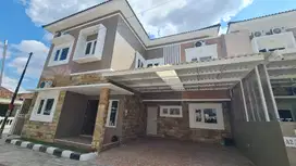 WOW RUMAH JOGJA 2 LANTAI JAKAL, ONE GATE SISTEM, 2 CARPORT