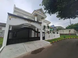 Rumah mewah siap huni, renovasi, swimming Pool, di Perum Puspita Loka