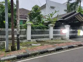 Rumah lama dekat fasum2.dan tdk bnjr