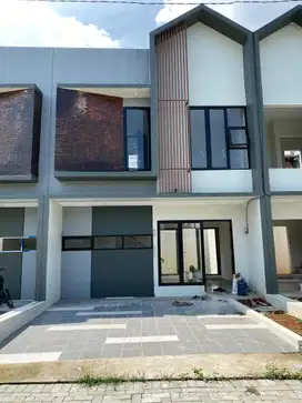 Rumah 2 lantai siap huni dekat stasiun rawabuntu dan pintu tol