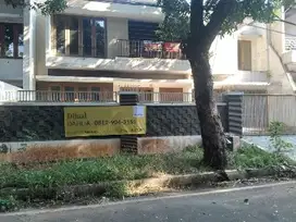 rumah 2 lnt lebar 15 meter semi minimalis jln lebar