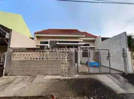 Dijual Rumah Darmo Indah Selatan Strategis Siap Huni