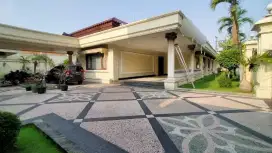RUMAH SIAP HUNI TERAWAT DI JEMUR ANDAYANI, FULL FURNISH, POOL