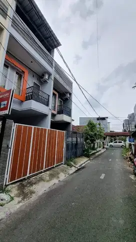 Rumah siap huni 3Lt di tanjung duren Jakarta barat