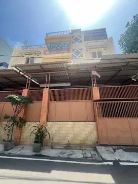 Dijual rumah 3,5 lantai di komplek Bungur Gunung Sahari Jakarta Pusat