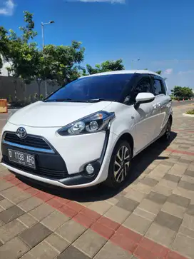 TOYOTA SIENTA V CVT 2017