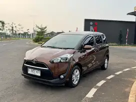 Toyota sienta G automatik tahun 2017