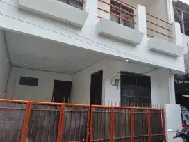 DIKONTRAKKAN RUMAH PERTAHUN DUA LANTAI TANPA PERANTARA