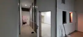 Ruko Kirana Boutique Office Kelapa Gading sudah ada partisi