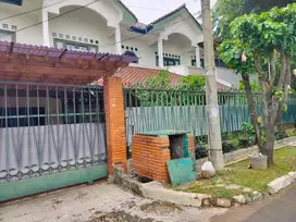 rumah tua 2 lnt huk lebar 25m.dan sangat tenang dan strategis