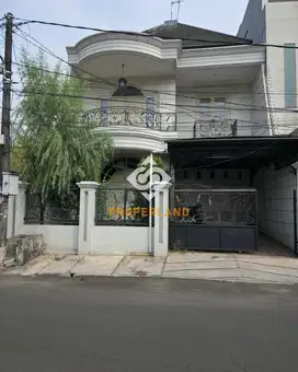 RUMAH KLASIK DI AREA SENAYAN JAKARTA  SELATAN