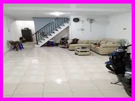 dhyana Disewa rumah ukuran 4x12m jalan mobil di jelambar