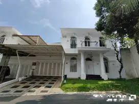 Rumah Dengan Private Pool di Provence Parkland BSD City