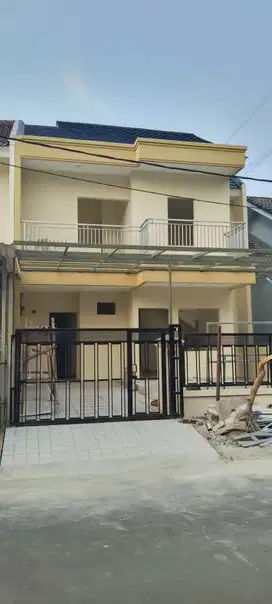 Dijual Rumah SHM 2 Lantai Full Renov di Sektor 1G, Gading Serpong, Tgr
