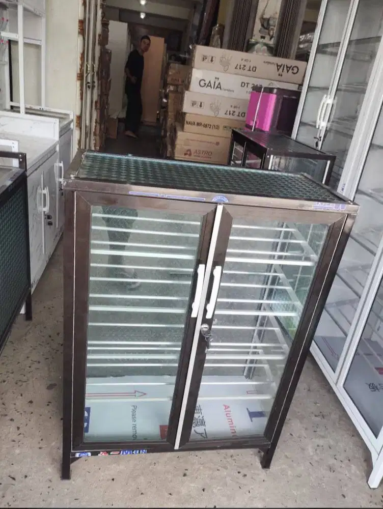 lemari rak sepatu kaca