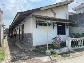 RUMAH DI KELURAHAN PULOREJO, PRAJURIT KULON, MOJOKERTO