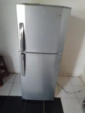 Kulkas 2 pintu no frost merk LG orsinil