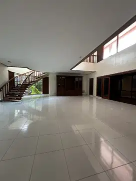 Disewakan Rumah siap huni lokasi elit di Kelapa Gading