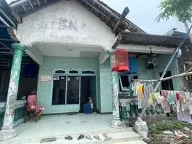 RUMAH DI KELURAHAN SIDOMULYO, BANGSAL MOJOKERTO