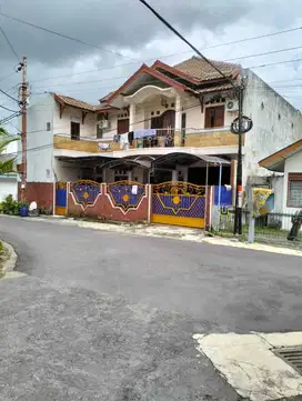 Dijual Rumah Induk+ Kost Putri di Jalan Pamungkas 7 Menit Kampus UII